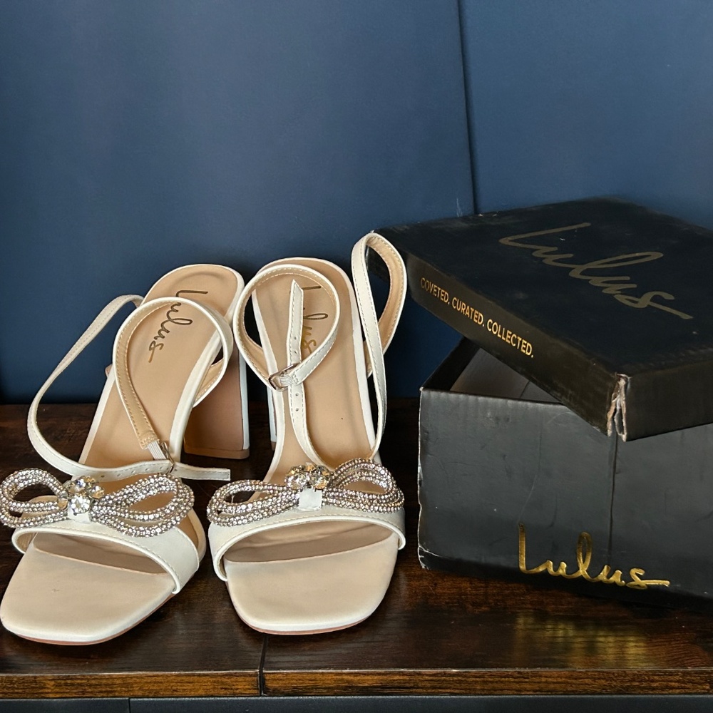 Lulus Bridal Shoes size 9 - Picture 2 of 5
